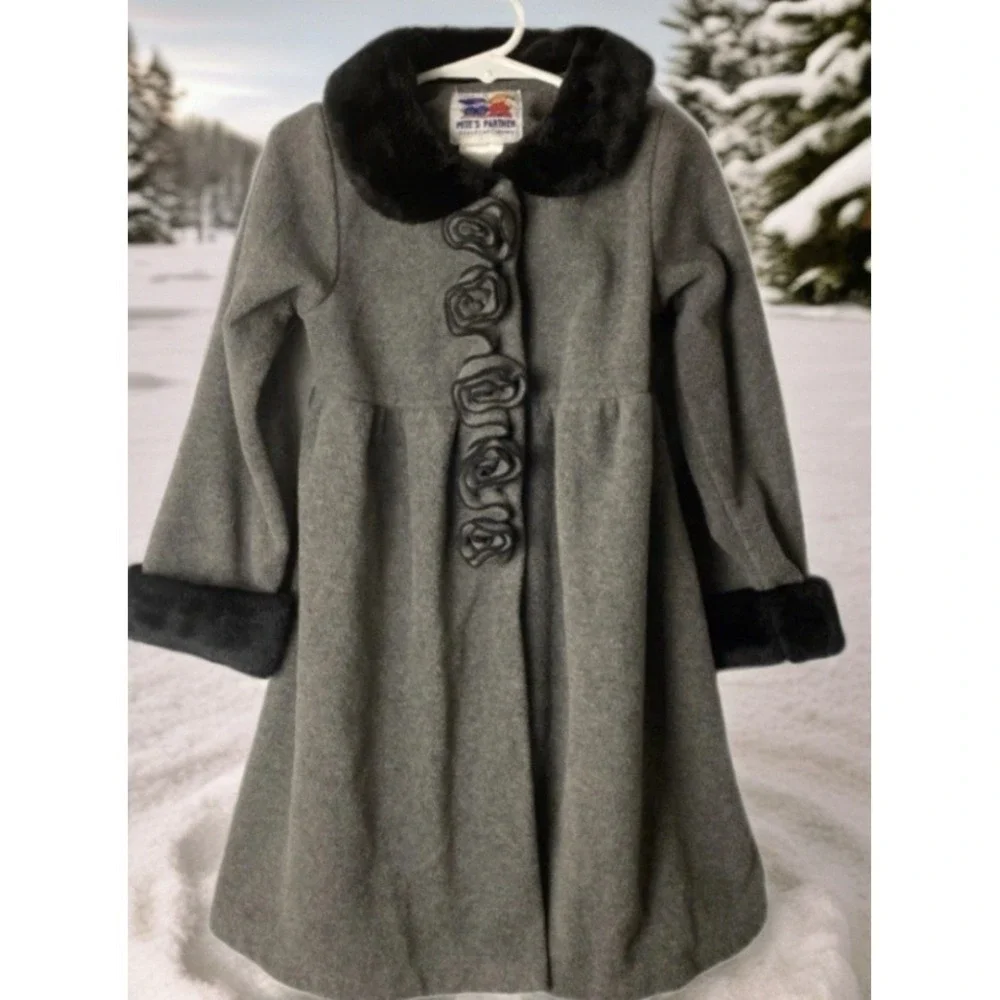 Pete's Partner Fleece Coat Kids 5/5 Gray Faux Fur Collar Rosette Trim Dress Coat